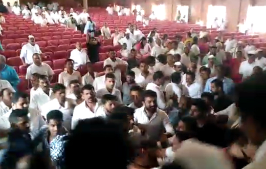 Youth congress leaders fight in mangalore